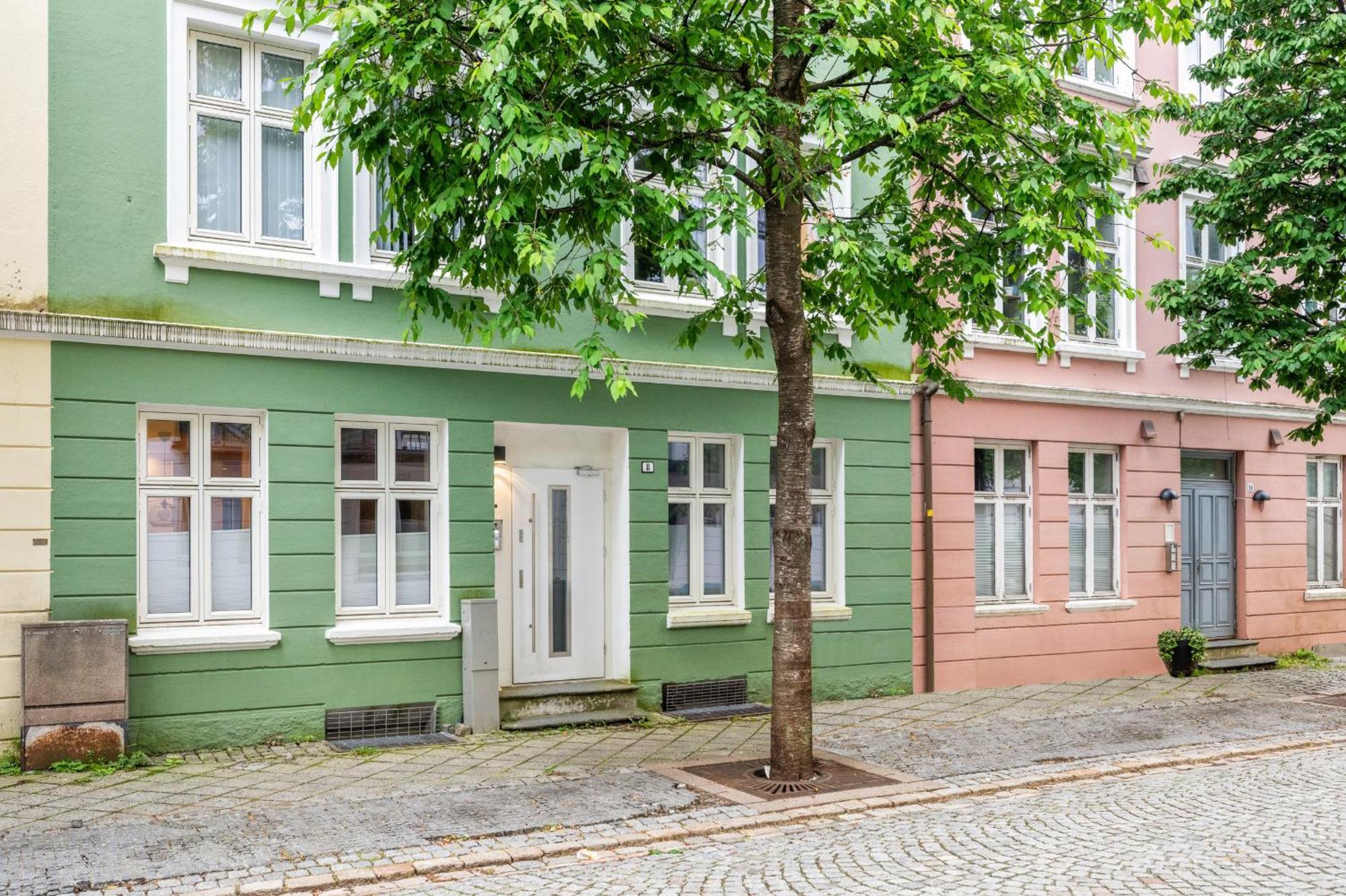 Roomsly I Next To Bryggen With Balcony Lägenhet